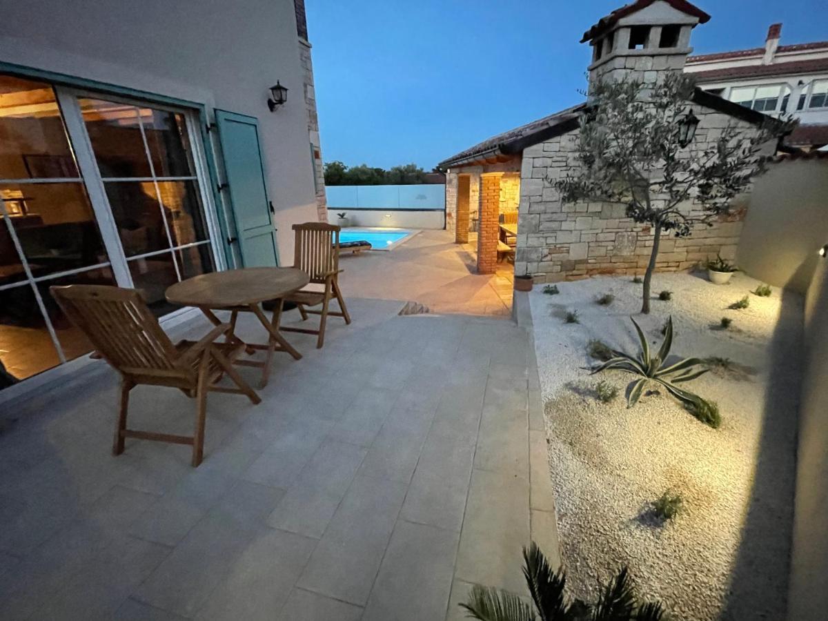 Moderne Istrische Steinvilla - 4 Sterne Mit Privatem, Beheizbaren Pool & Meerblick Kavran Dış mekan fotoğraf